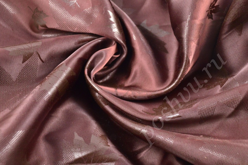 Терракотовая атласная ткань с узором из серебряных листьев