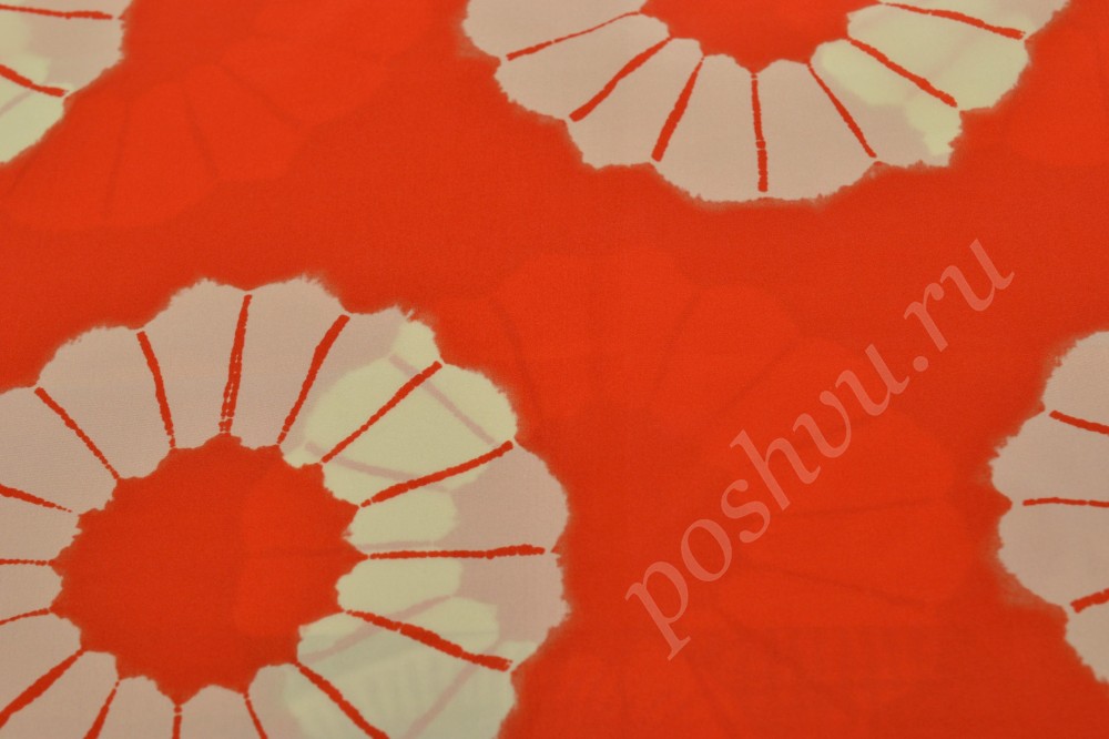 Ткань костюмная оранжевого оттенка в ромашки