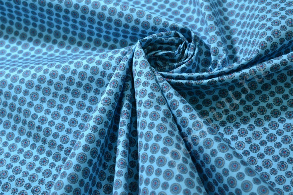 Хлопковая ткань голубого оттенка в синий узор