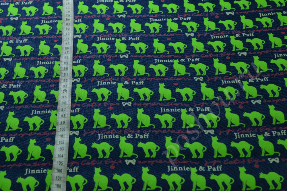 Хлопковая ткань темно-синего оттенка с надписями и зелеными кошками