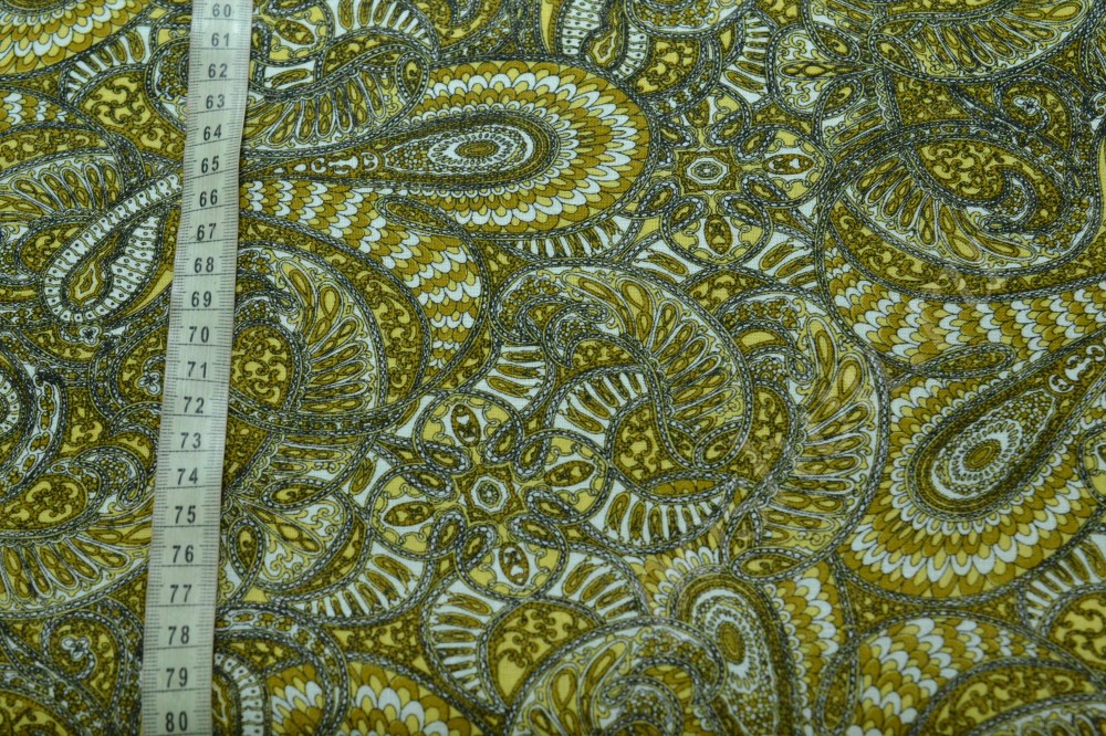 Хлопковая ткань в бело-оливковый орнамент