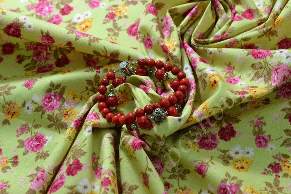 Хлопковая ткань оливкового цвета в цветочном принте