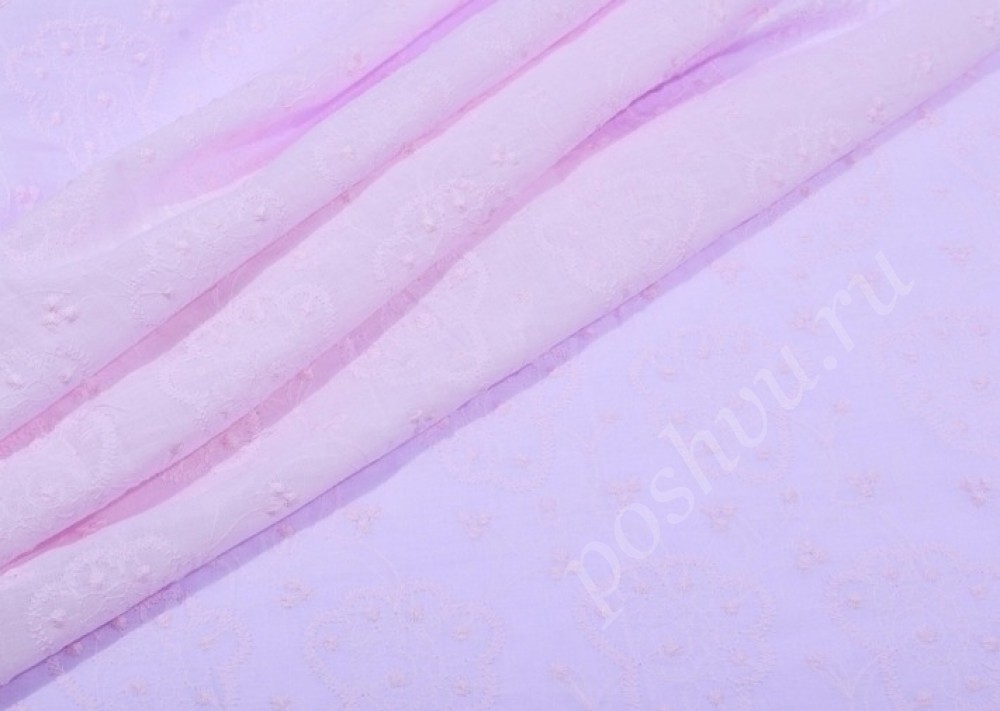 Хлопковое шитье бледно-розового цвета с узором