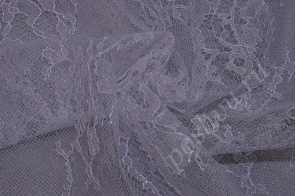 Белоснежная кружевная ткань с цветочной вышивкой