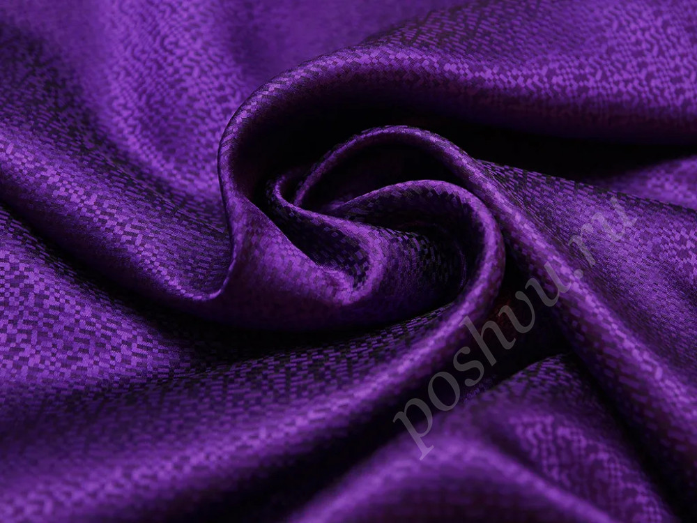 Шелк жаккардовый с текстурой плетенка фиолетового цвета