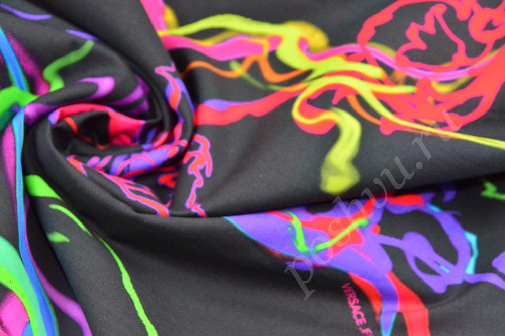 Тёмная хлопковая ткань с разноцветным абстрактным узором от Versace (Версаче)