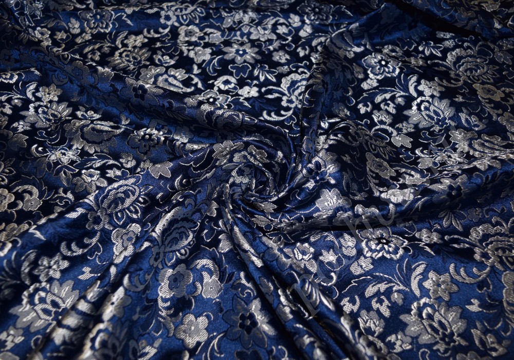 Ткань китайский шелк синий с шитьем Розовый сад