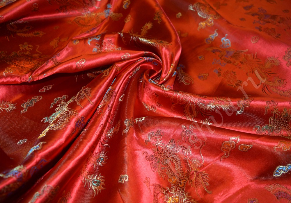 Китайский шёлк красного цвета с драконами