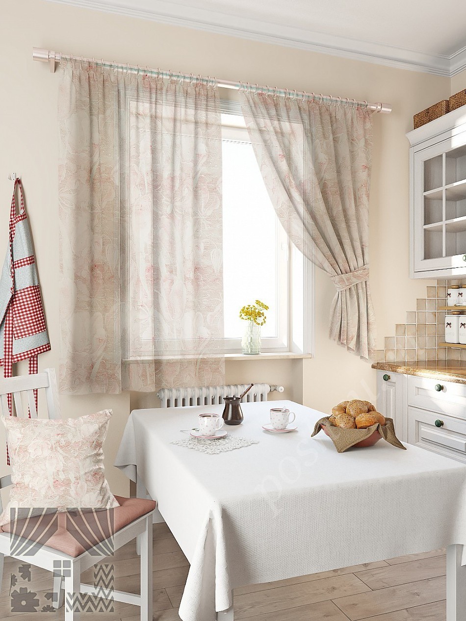 Комплект штор нежного пудрового цвета с флористическим принтом для стильной кухни