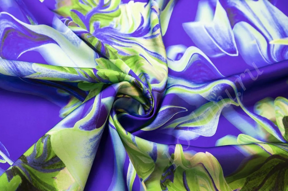 Плательная ткань с абстрактным принтом сине-зеленого цвета (130г/м2)