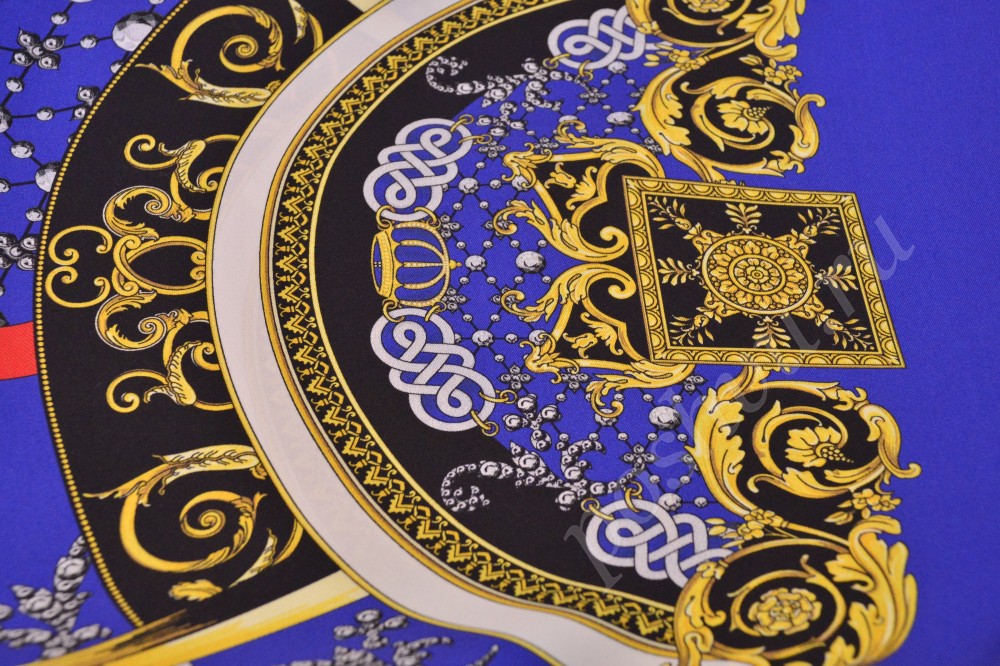 Оригинальная шёлковая ткань ярко-синего цвета с необычным принтом