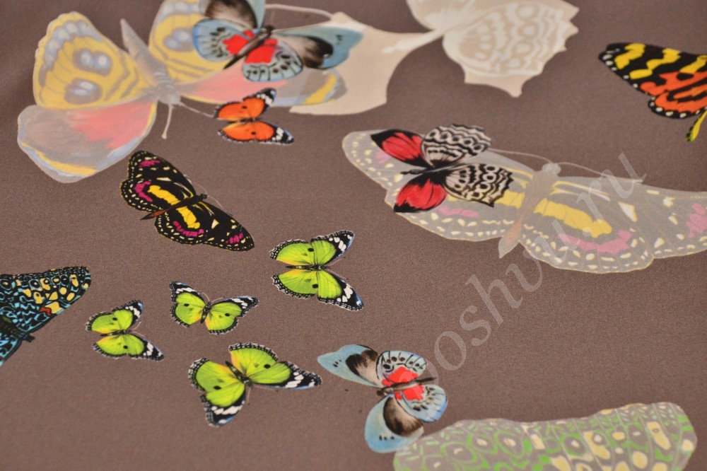 Весёлая шёлковая ткань оттенка капучино с яркими бабочками