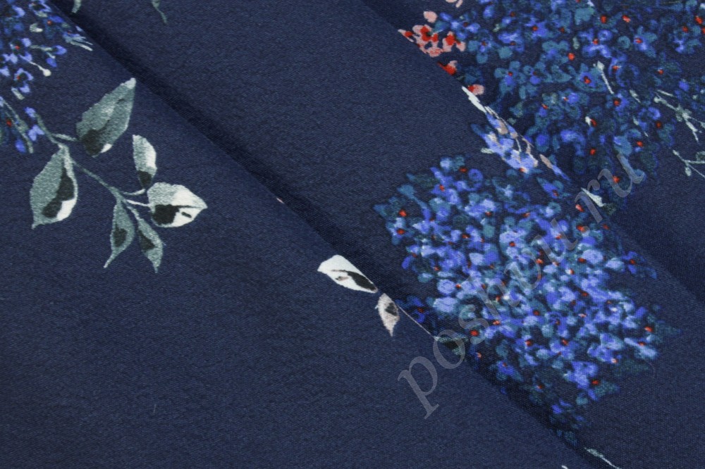 Штапель темно-синего цвета с цветами