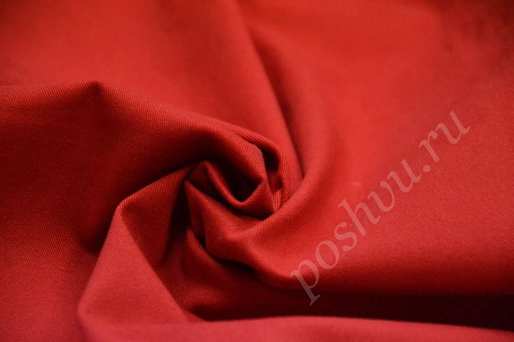 Ткань твил со спандексом саржевого переплетения ярко- красного оттенка