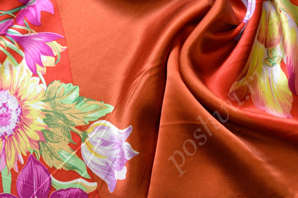 Ткань шелк принтованный красного цвета с цветочным принтом