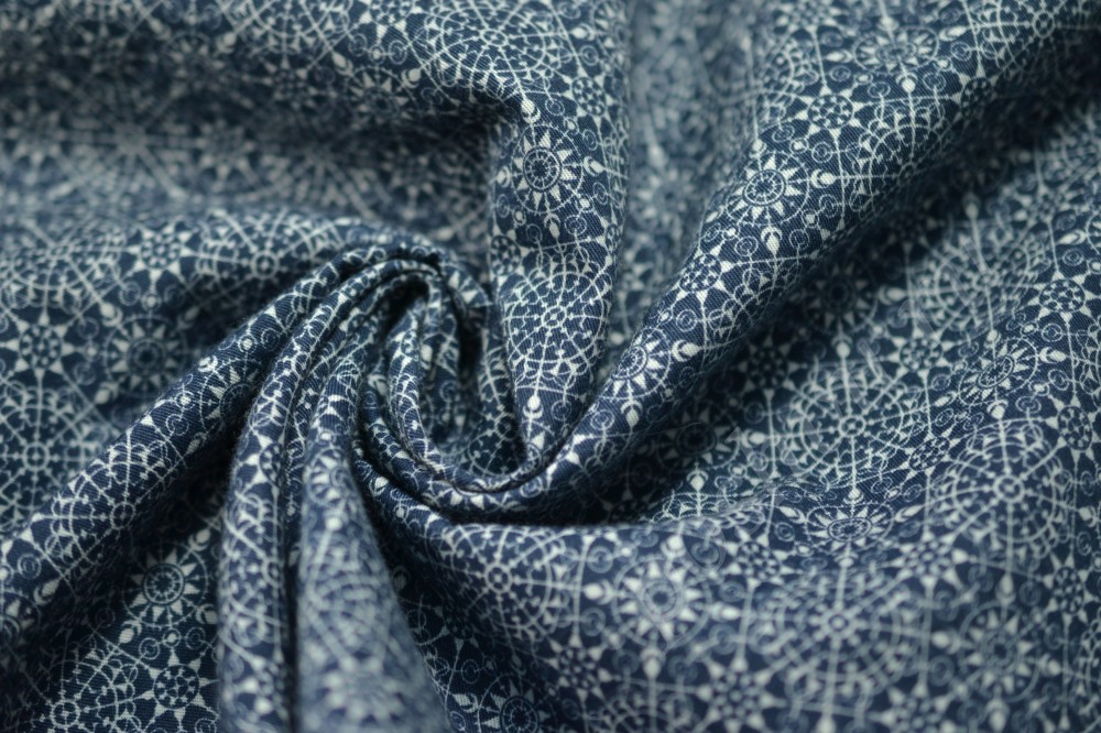 Плательная хлопковая ткань темно-синего оттенка в мелкий рисунок