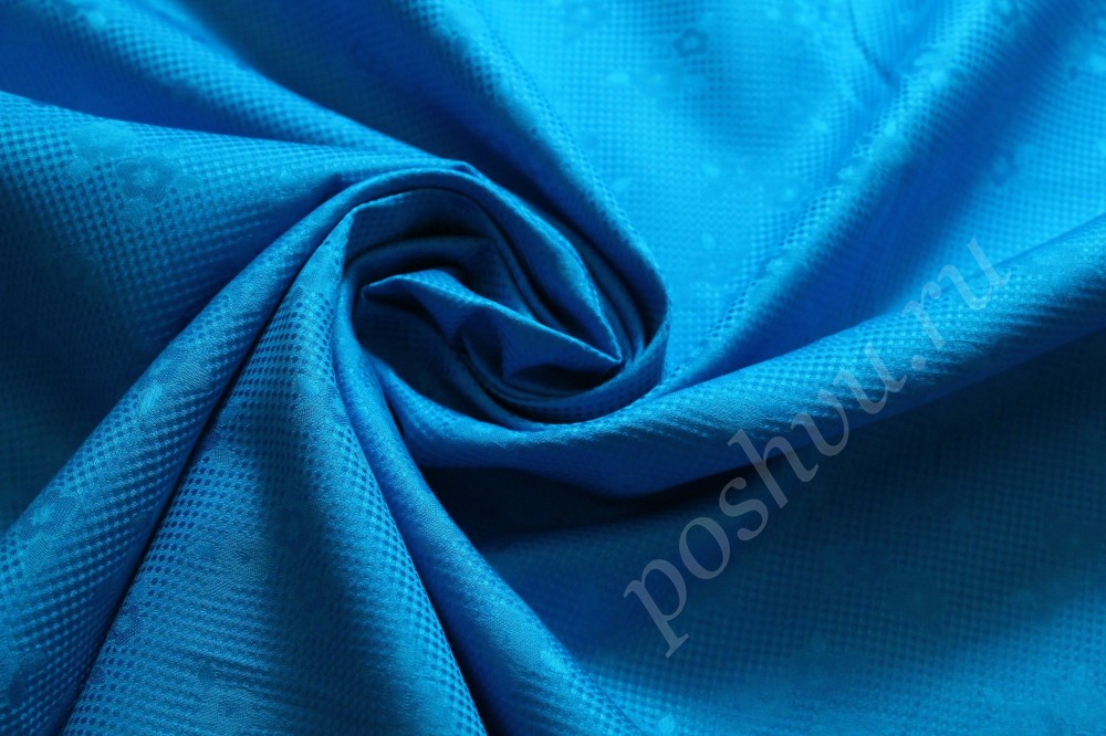 Плательно-костюмная хлопковая ткань ярко-голубого оттенка с тиснением