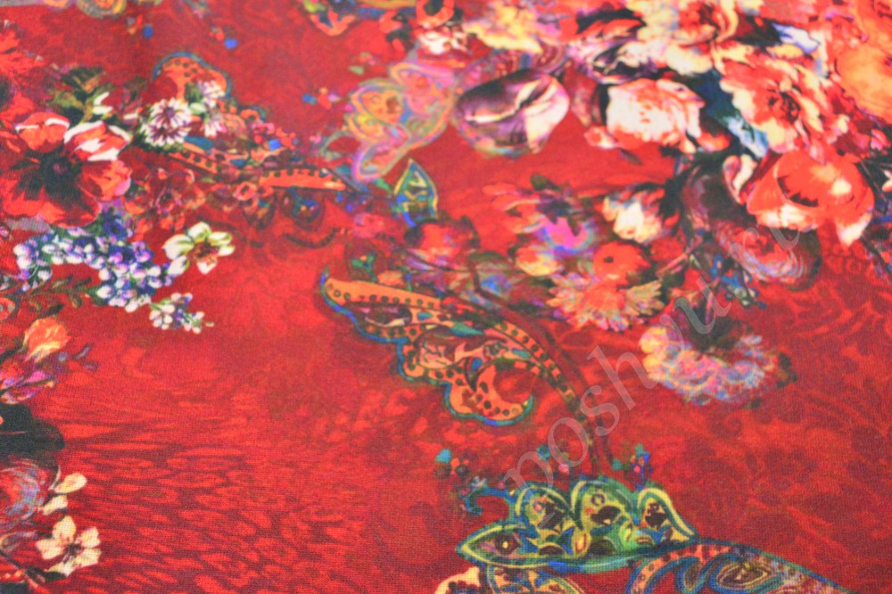 Красная трикотажная ткань с цветочным принтом