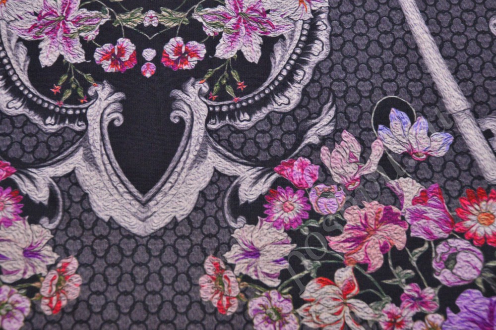Тёмная трикотажная ткань с шикарным цветочным рисунком