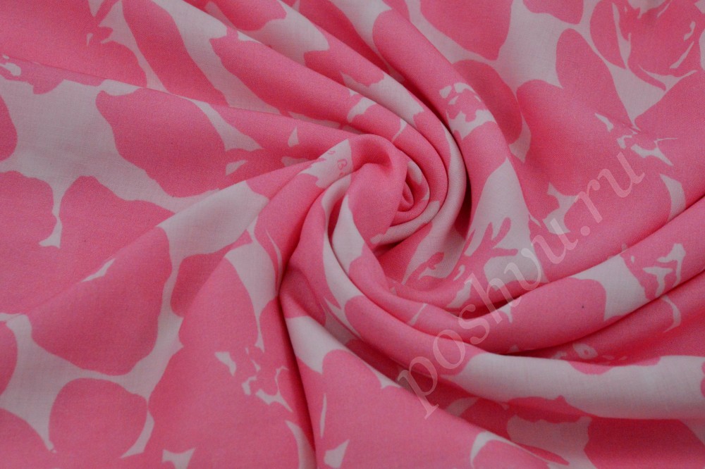 Нежная трикотажная ткань с розовым цветочным принтом