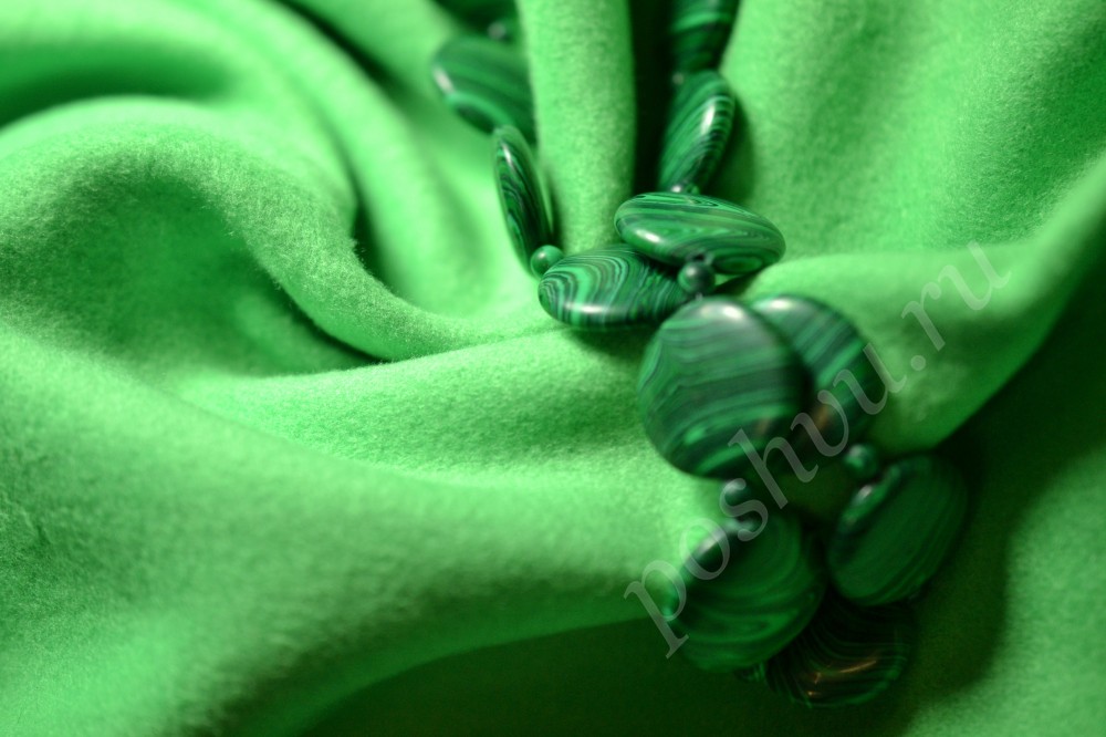 Пальтовая ткань оттенка весенней зелени