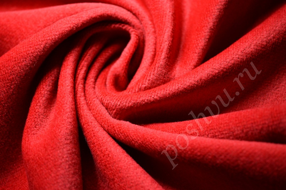 Роскошная пальтовая ткань ярко-красного оттенка