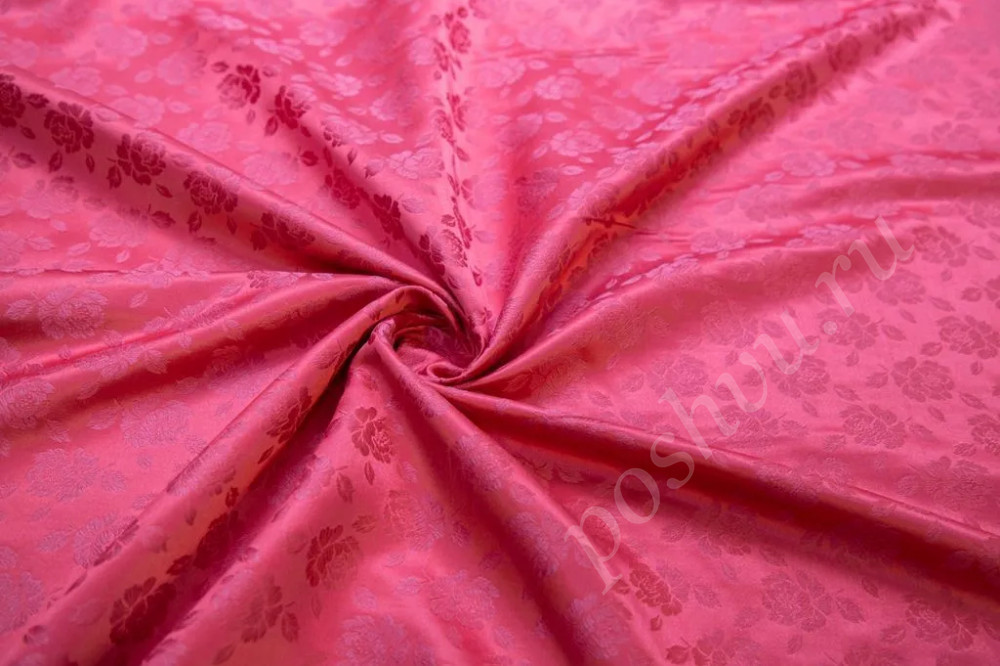 Платок жаккардовый малинового цвета с розочками, купон 102*102 см