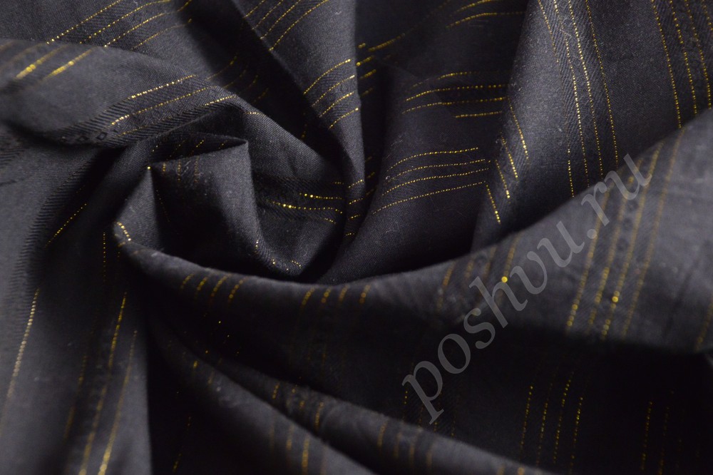 Черная костюмная ткань с золотыми полосами