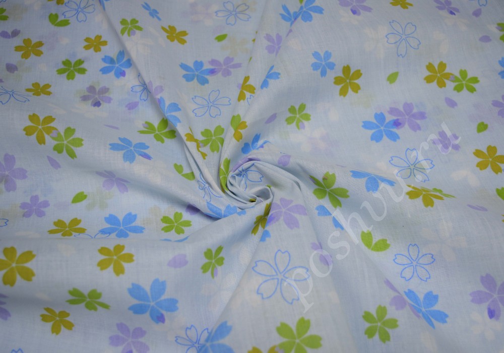 Хлопковая набивная ткань нежно-голубого оттенка с цветами