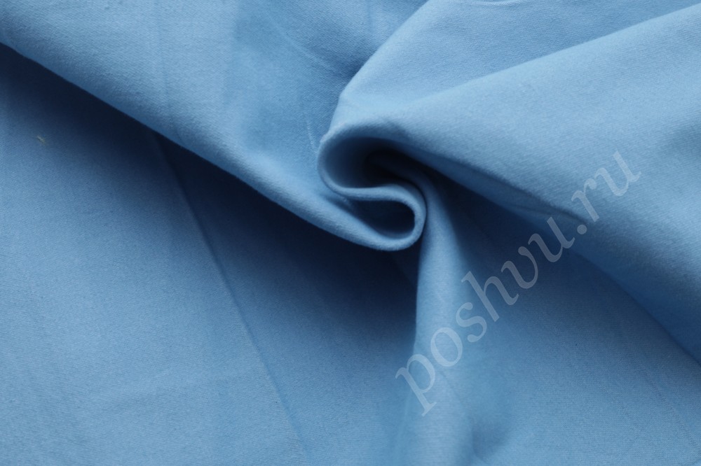 Костюмная однотонная ткань голубого цвета