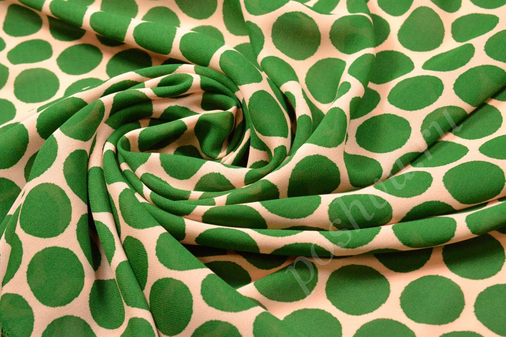 Ткань шифон набивной бежевого цвета в зеленый горох