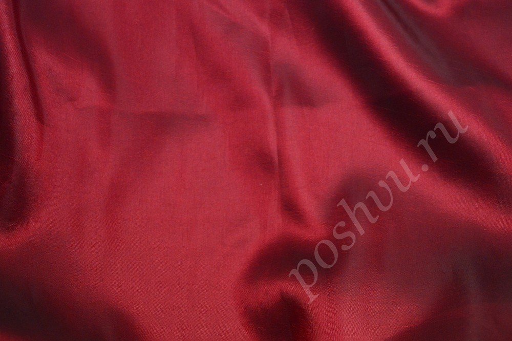 Ткань тафта красного оттенка с черным отливом