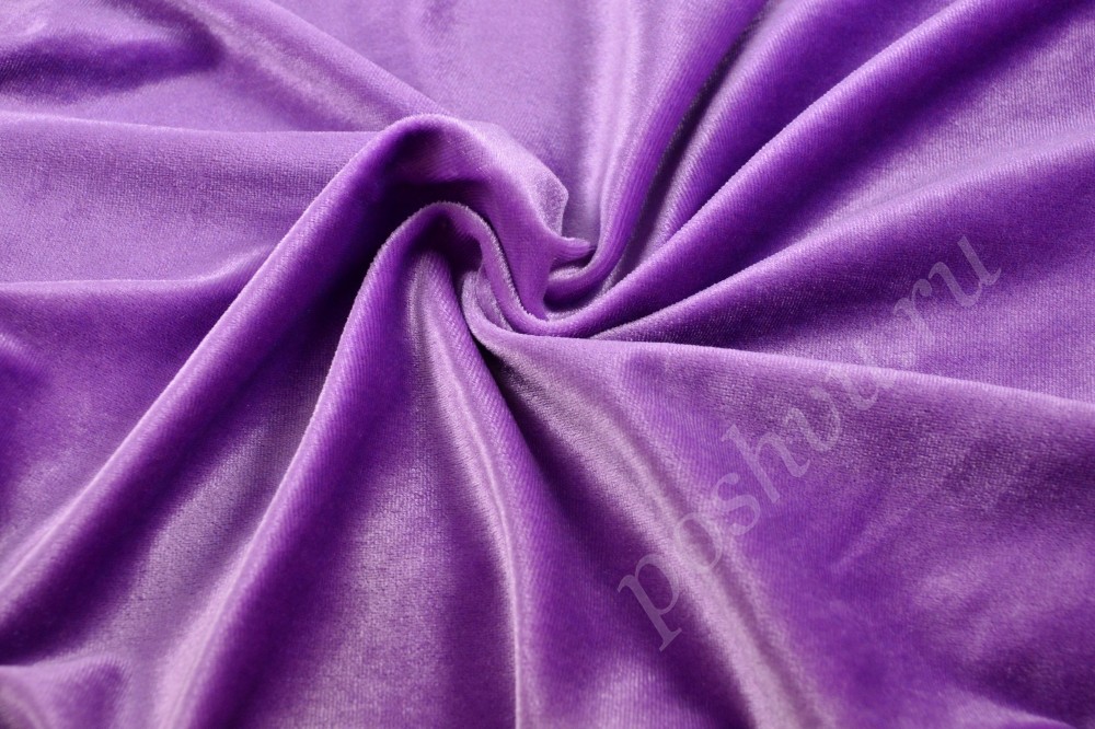 Эффектная бархатная ткань фиолетового цвета
