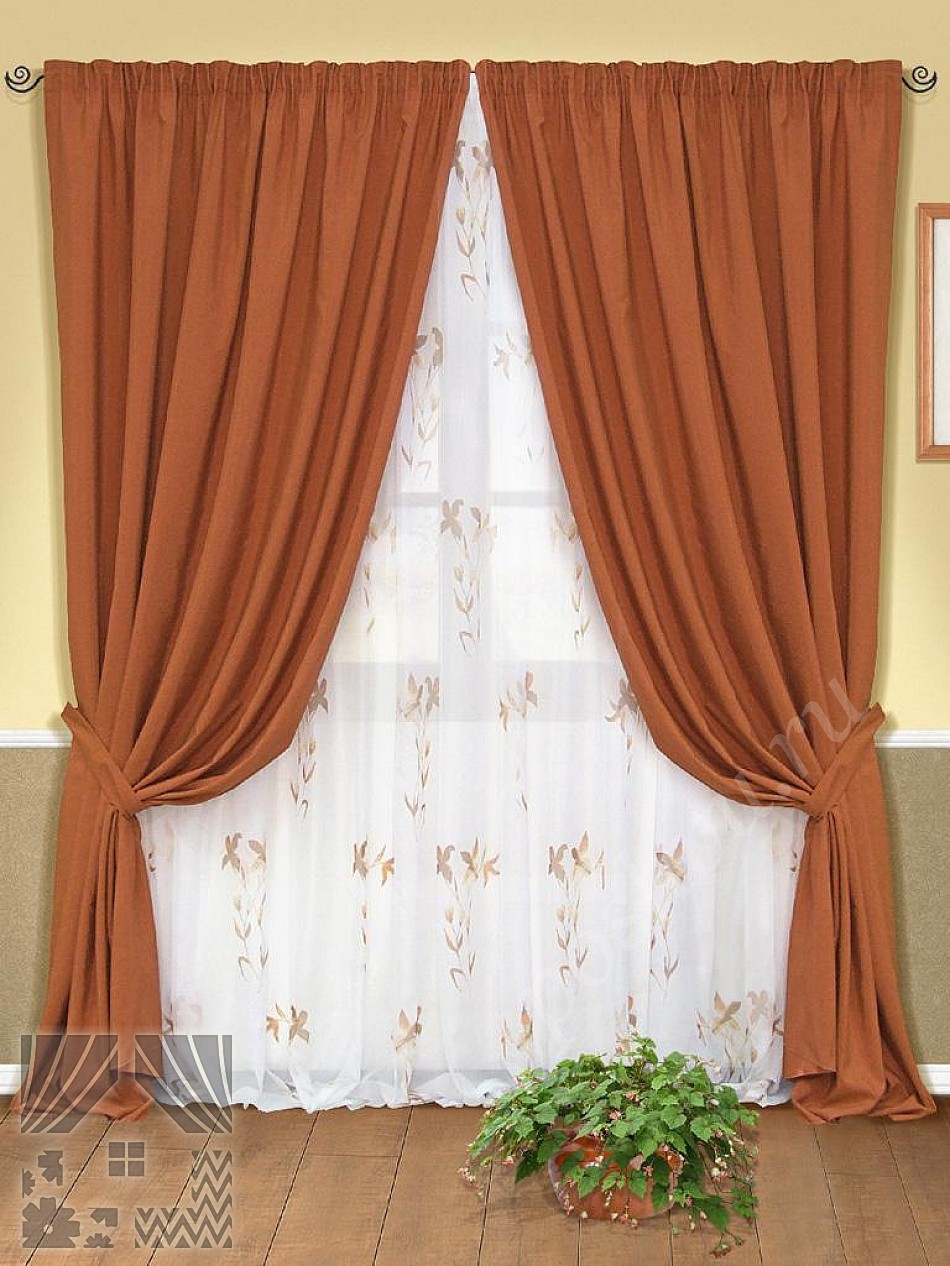 Лаконичный комплект готовых штор в коричневых и тюлем с флористическим узором для спальни