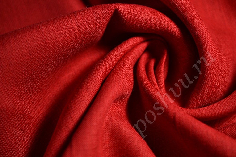 Льняная ткань насыщенного красного оттенка