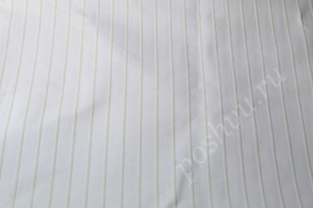 Ткань джинсовая  белого цвета с рельефными полосами с эластаном