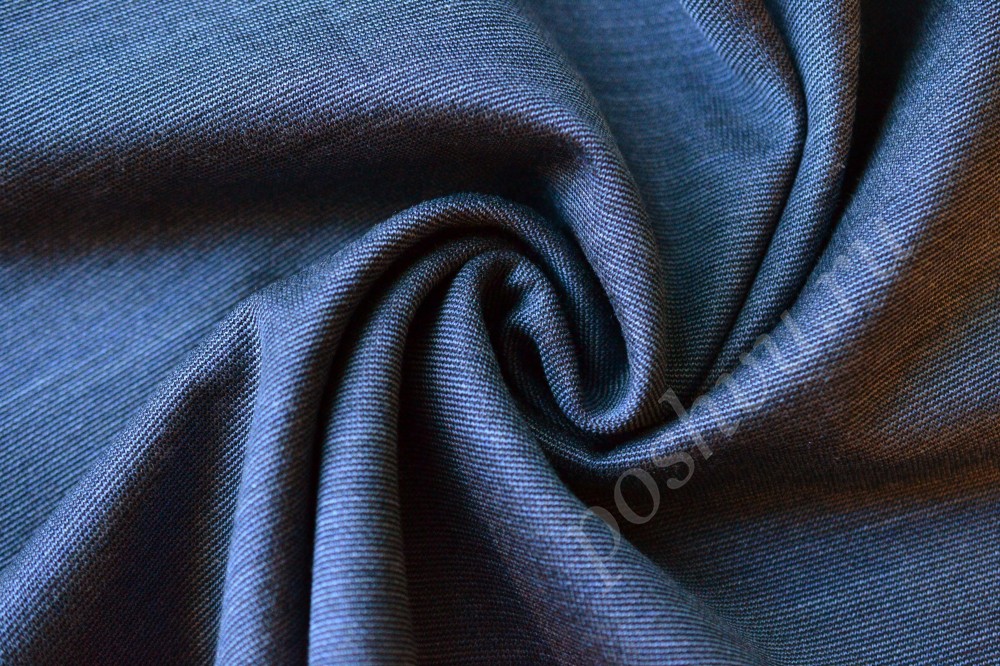 Ткань трикотажная с узором меланж темно-синего цвета