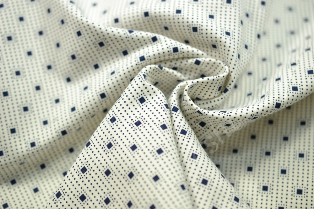 Ткань костюмная белого цвета в мелкий синий узор