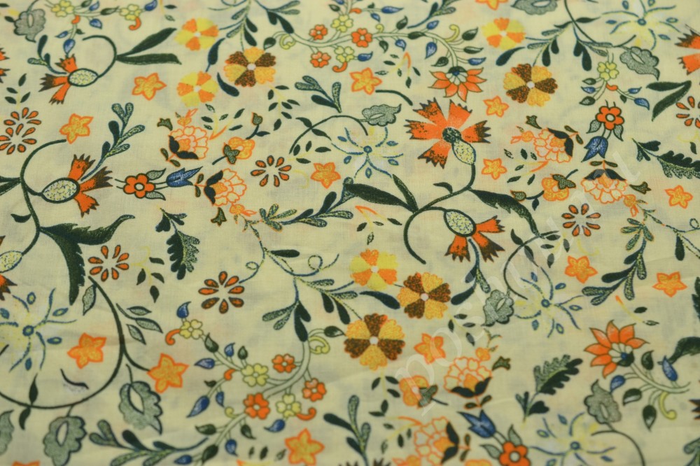 Костюмная ткань серо-бежевого цвета в цветочный орнамент