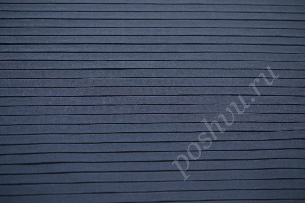 Ткань костюмная темно-синего оттенка гофрированная