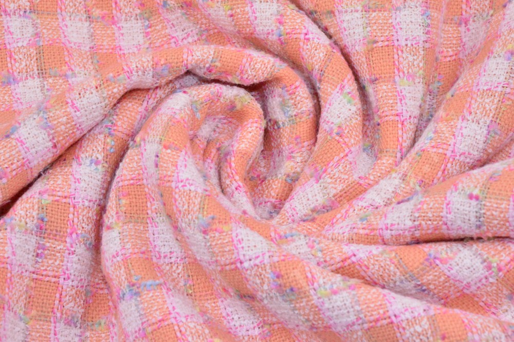 Тонкая трикотажная ткань в розовых тонах