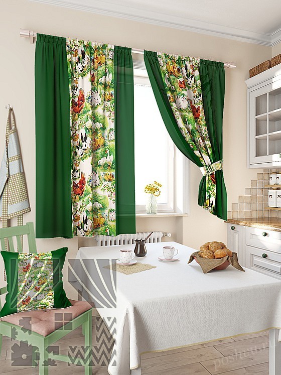 Комплект штор для кухни в зеленых тонах с красочной иллюстрацией