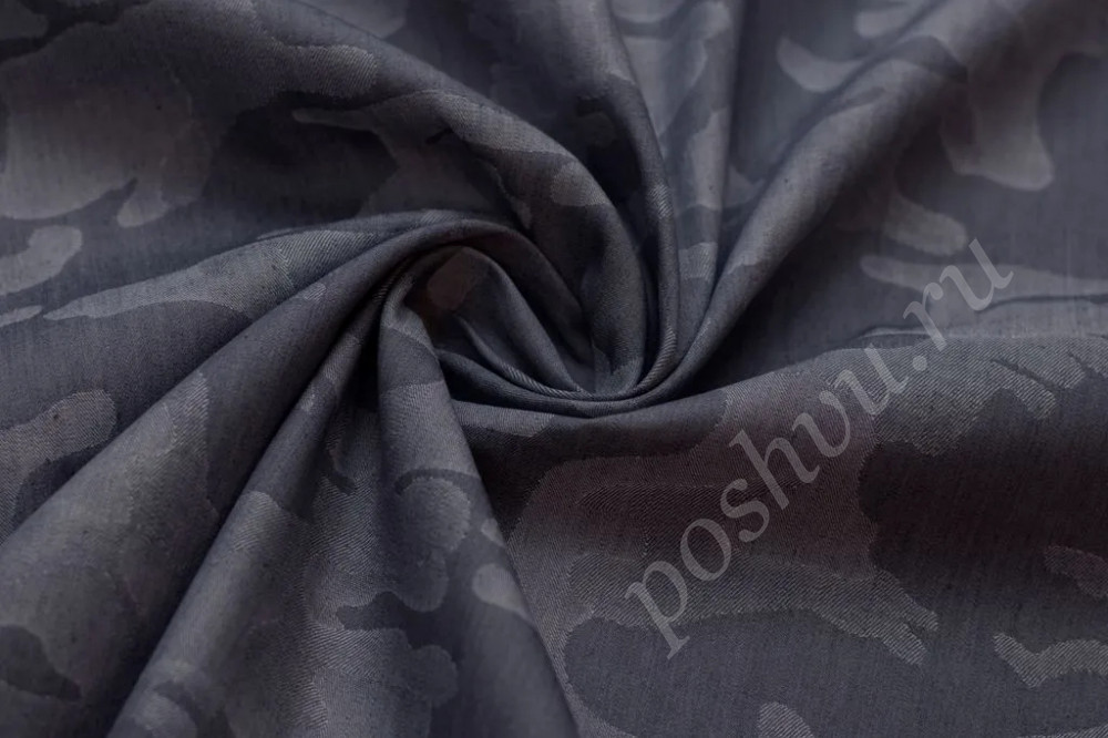 Джинсовая ткань серого цвета с камуфляжным принтом