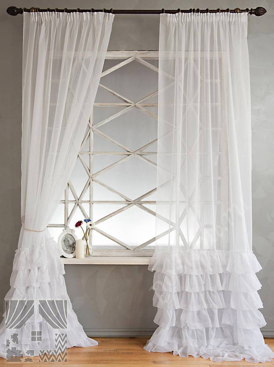Белоснежный комплект готовых штор из легкой вуали с элегантными рюшами для гостиной