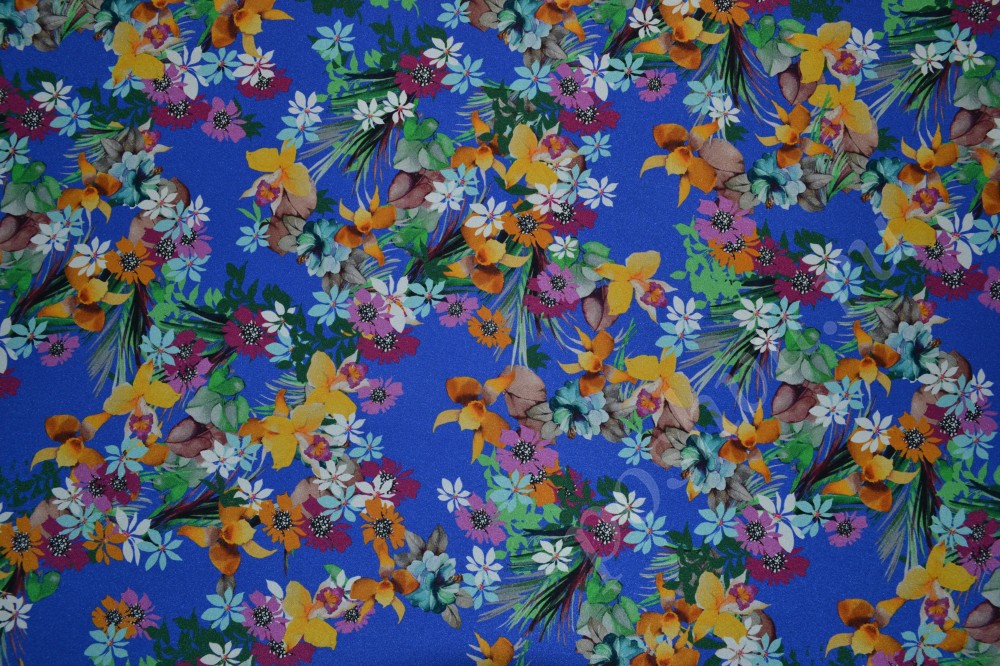 Ткань шелк матовый синего оттенка в яркий цветочный рисунок
