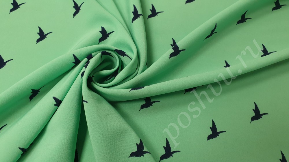 Плательная ткань зеленого цвета с птичками