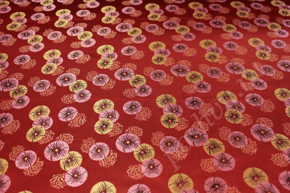 Китайский шелк алого цвета с мелким флористическим узором