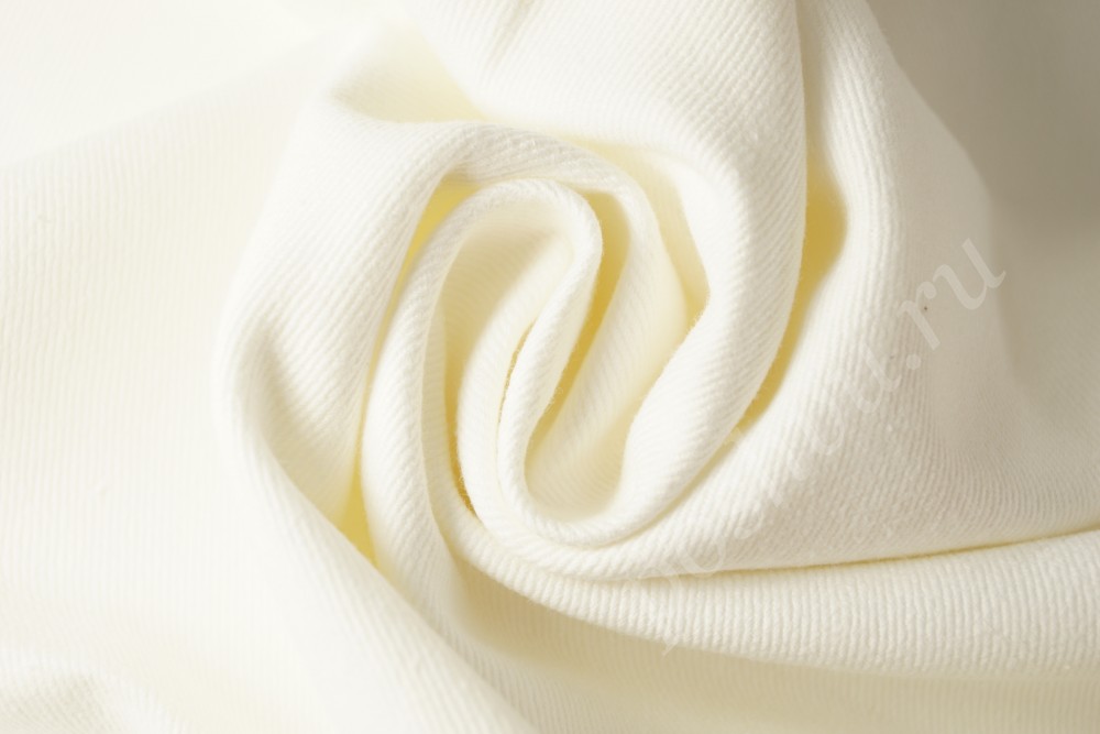 Ткань лен натуральный для костюмов белого оттенка в рубчик