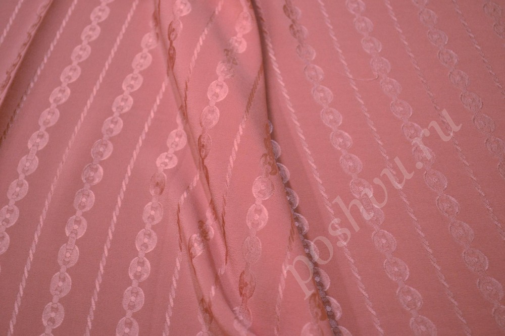 Жаккардовая ткань розового оттенка в орнамент