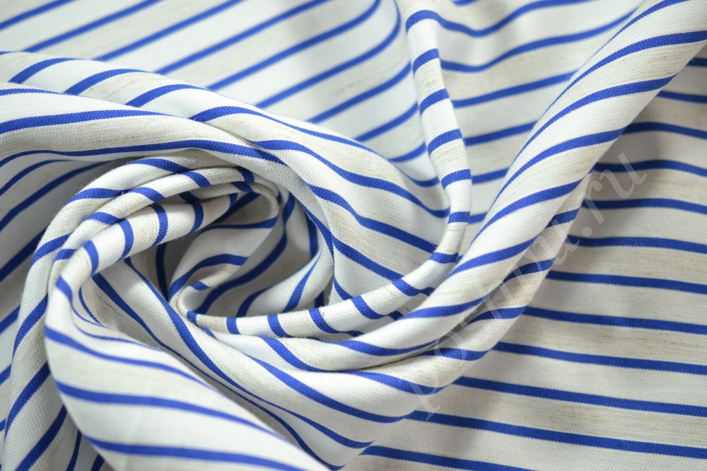 Плательная ткань белого оттенка в голубые полосы
